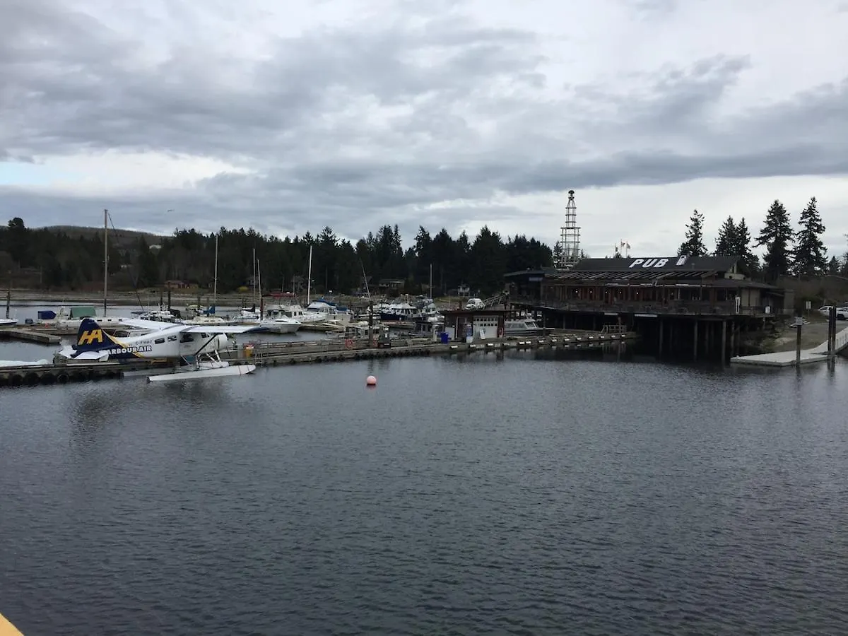 Fun Place By Two Seas Sechelt Apartment